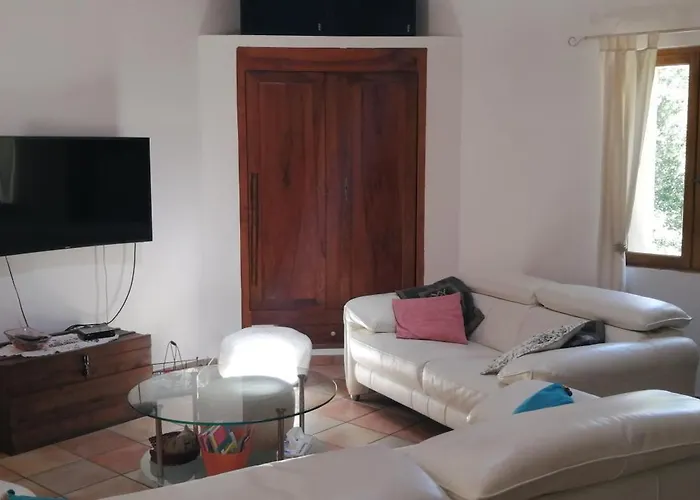 Semesterbostad Charmante Maison Atypique A L'abri Des Regards